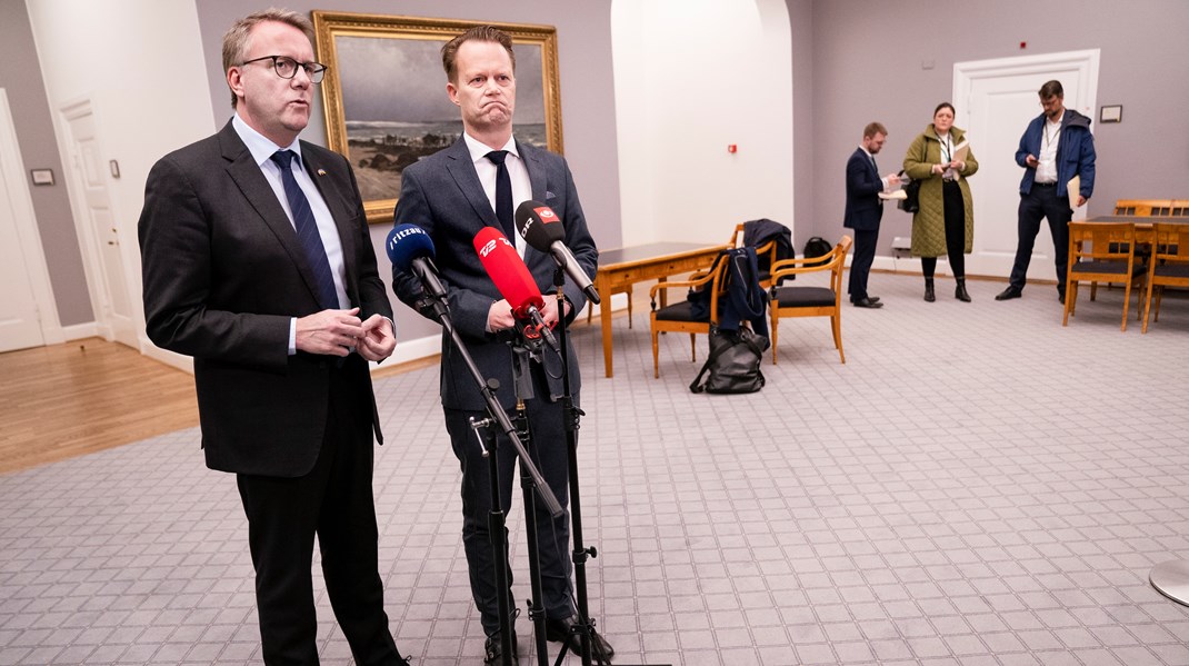 Som forsvarsminister og udenrigsminister er det i høj grad Morten Bødskov og Jeppe Kofod, der repræsenterer regeringen i debatten om forsvarsforbeholdet. Sager om stemmesedlens ordlyd og en eventuel ny folkeafstemning har indtil videre forplumret debatten.