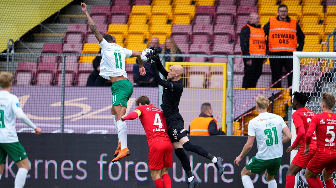 KL og Helsingør Kommune undrer sig over skrappe stadionkrav, når der hver eneste uge er halvtomme tribuner i Superligaen.