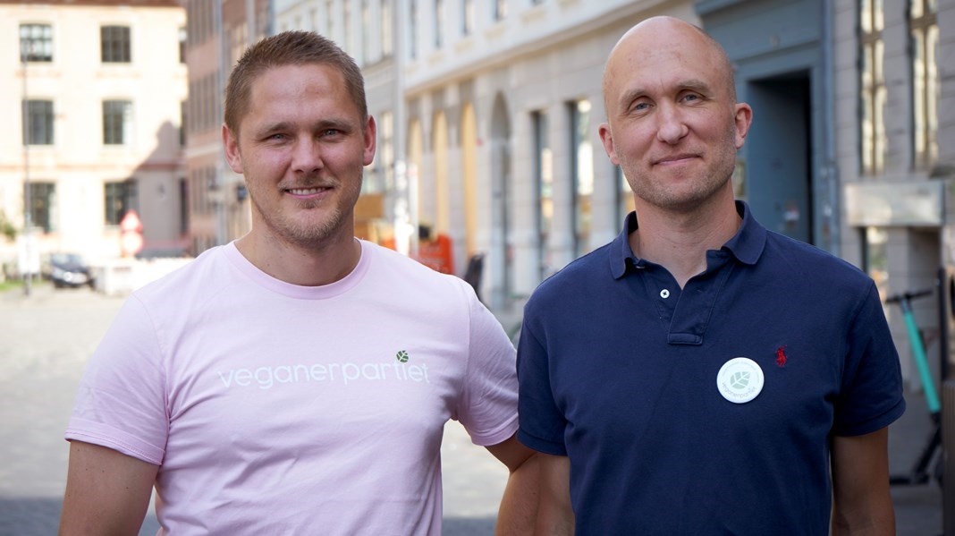 Michael Monberg (højre) - sammen med medstifter af Veganerpartiet, Henrik Vinfeldt (venstre) - har fået ordførerskab hos Alternativet.