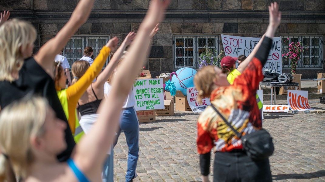 De studerende håber på, at politikkerne vil oprette flere studiepladser og finde en finansieringsmodel, der gør det muligt at køre videre med en danseuddannelse i både København og Holstebro. 