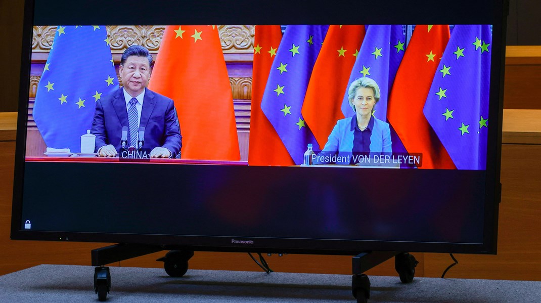 EU-Kommissionen har foreslået lovgivning, der skal give EU et fælles modsvar mod økonomisk pres mod medlemslande. Her et virtuelt møde mellem EU-Kommissionens præsident Ursula von der Leyen og Kinas præsident Xi Jinping. 