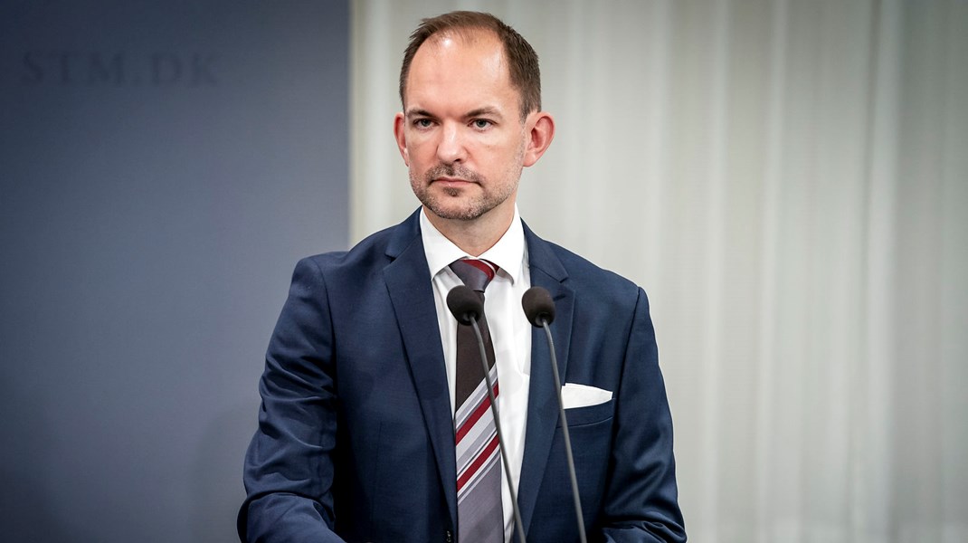 De nuværende skatteregler giver finanssektoren en fordel, derfor er det rimeligt at sætte deres skat op for at bidrage til Arne-pensionen, skriver skatteminister Jeppe Bruus (S)