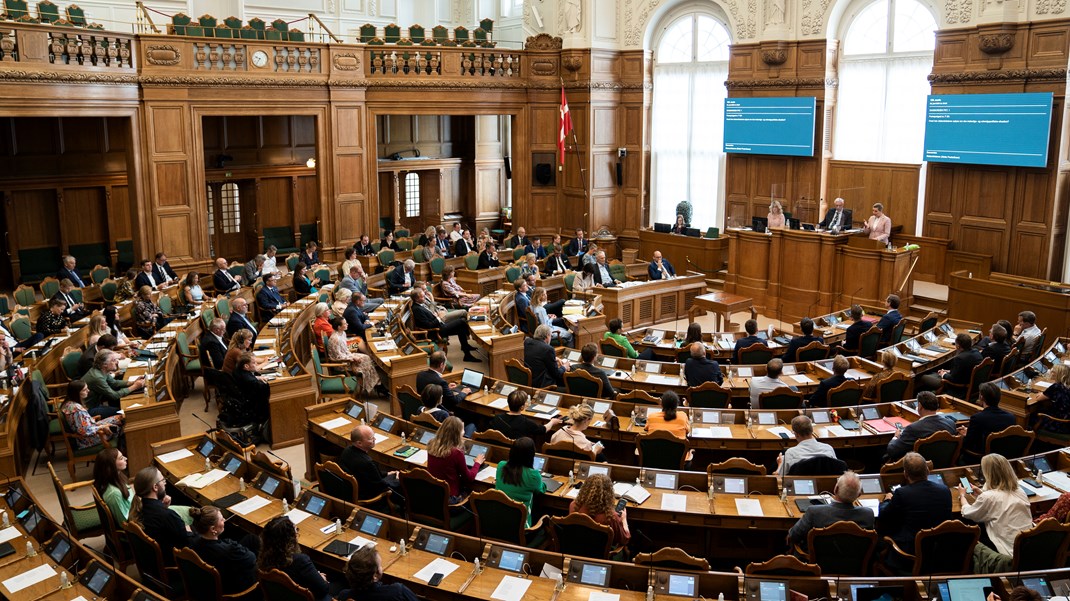 Mandag foregår den lange og traditionsrige afslutningsdebat i Folketinget, der markerer slutningen på det politiske år.