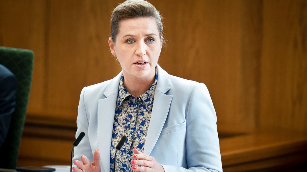 Statsminister Mette Frederiksen er ikke længere rød før grøn, siger hun. Men der bliver ikke mange penge at dele ud af, varsler hun. 