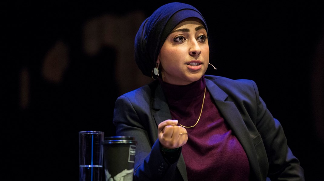 Maryam Al-Khawaja appellerer til den danske regering om at tale hendes fars sag åbent. Det stille diplomati har ikke virket, siger hun. Hendes far er medtaget af tortur og syg efter 11 år i fængsel, men han nægtes lægehjælp.