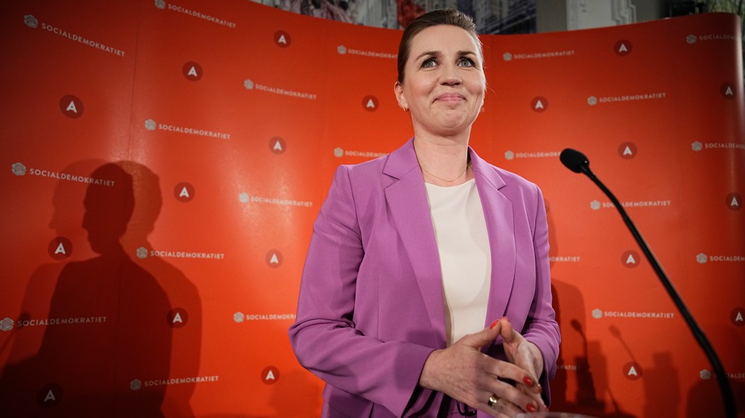 Stemningen var euforisk hos socialdemokraterne, da statsminister Mette Frederiksen gjorde sin entre oven på det sikre ja.