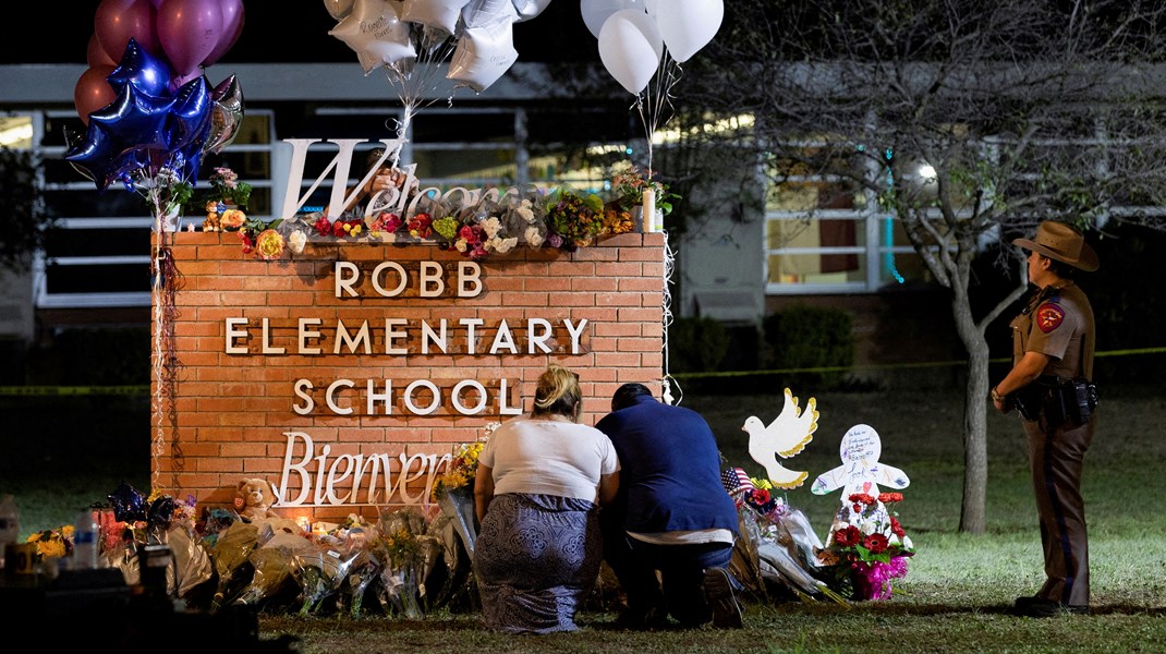 Meget tyder på, at både lov og moral er kommet i utakt i Guds eget land – og det går ikke kun ud over uskyldige skolebørn i USA, skriver sognepræst og tidligere kirkeminister Mette Bock.