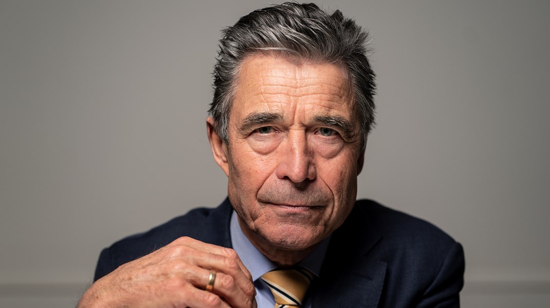 Anders Fogh Rasmussen slap ikke bare for retsforfølgelse efter den folkeretligt ulovlige intervention i Irak. Han overtog senere posten som generalsekretær for Nato, skriver Jacques Hartmann.