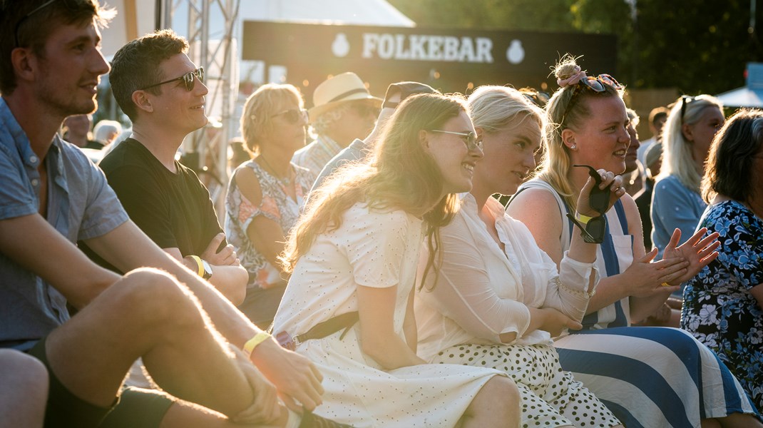 Folkemødet vender tilbage i sin fulde form fra 16. til 19. juni, hvor tusindvis af mennesker samles for at debattere samfundspolitiske problemstillinger.