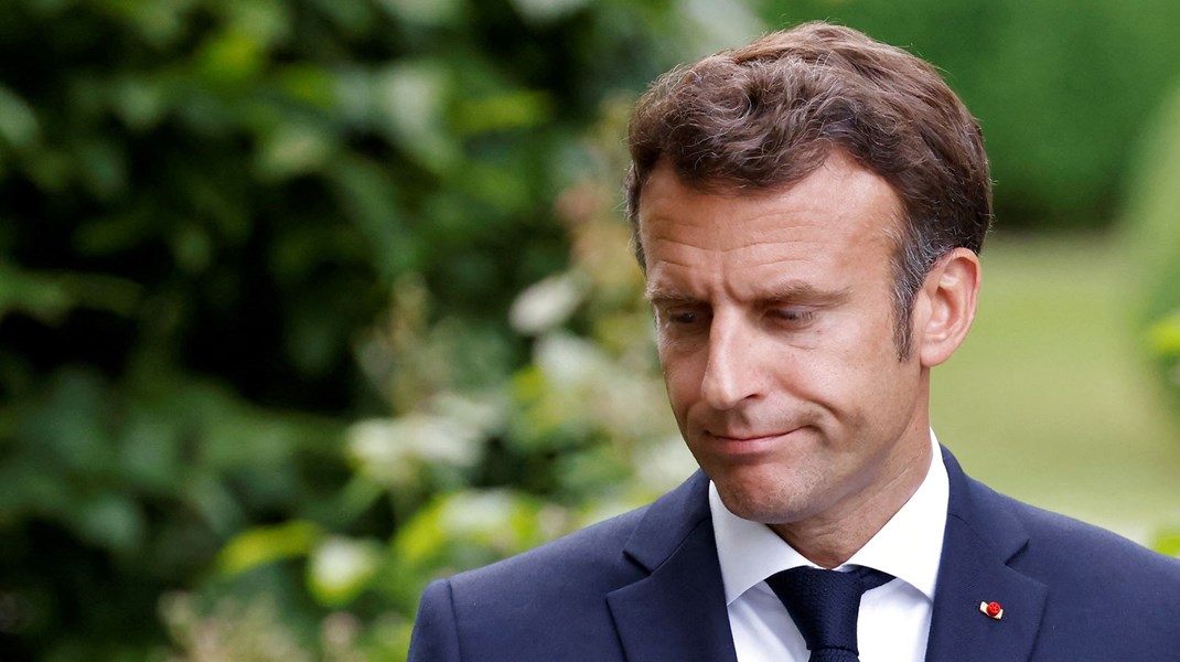 Præsident Macron blev genvalgt i april, men nu har hans parti mistet grebet om Frankrigs lovgivende forsamling. 