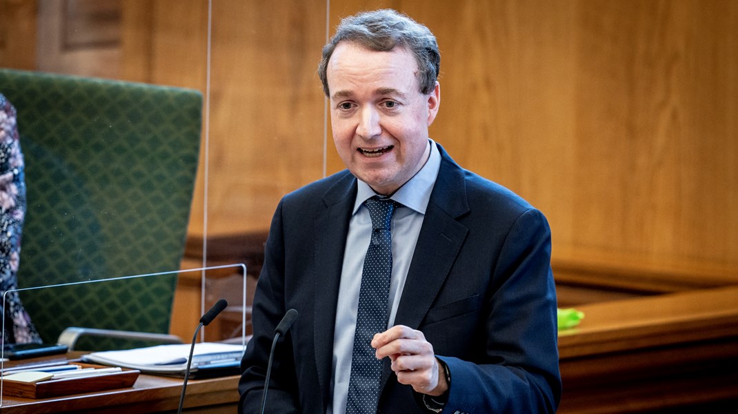 Tidligere ambassadør: Venstre taler med to tunger, når det kommer til menneskerettigheder