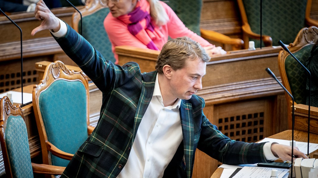 Krisen i Dansk Folkeparti er bare blevet ved og ved og ved efter det historisk dårlige valgresultat i 2019, skriver Benny Damsgaard, der bedømmer partiernes kampform inden næste valg.