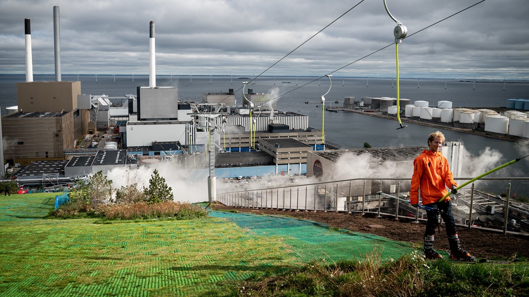 Københavns Kommunes klimaplan afhang i høj grad af et nyt anlæg på toppen af Amager Bakke, der kan suge CO2 ud af atmosfæren. Men det har vist sig sværere end forventet at finde finansiering til anlægget. 