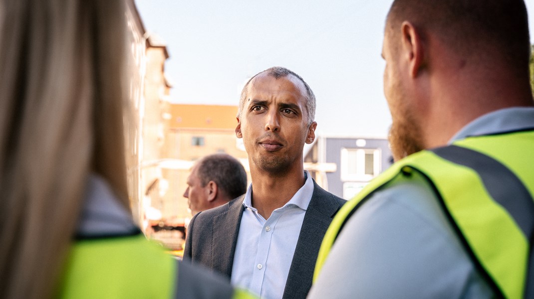 Dagens overblik: Regeringen går til angreb på banderne