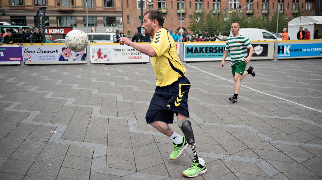 Den nye udvalgsformand er desuden formand for organisationen Ombold, der er et fodboldfællesskab for socialt udsatte. 