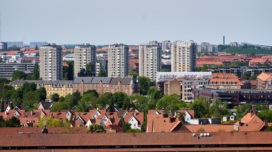 Da man gjorde det muligt for udlejerne at skrive en klausul ind i lejeaftalerne om, at huslejen kan stige med inflationen, var der nok ingen, der forestillede sig, at denne ville stige med otte procent, skriver Hans Skifter Andersen.