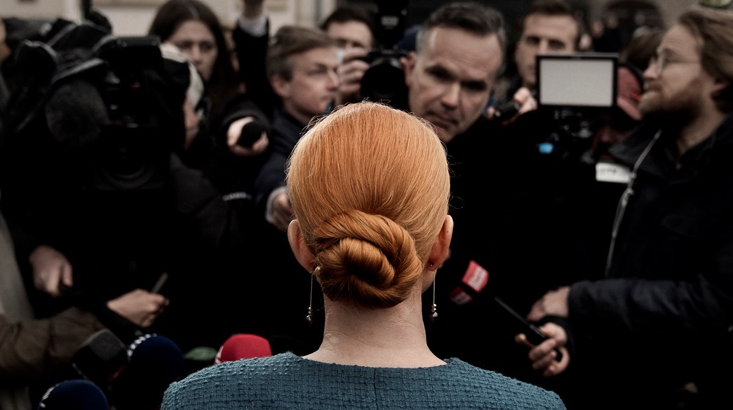 Som folketingsmedlem kan man komme tilbage i politik ved at stille op til folketingsvalg med det samme efter at have afsonet sin dom, mens lokalpolitikere har en karensperiode på tre år. Flere partier vil nu genbesøge reglerne for valgbarhed.