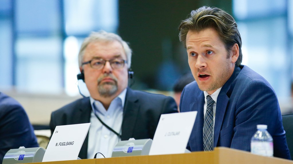 Et energisparemål på 40 procent er ambitiøst og vil blive svært for landene at leve op til, lyder det fra MEP Niels Fuglsang (S). 