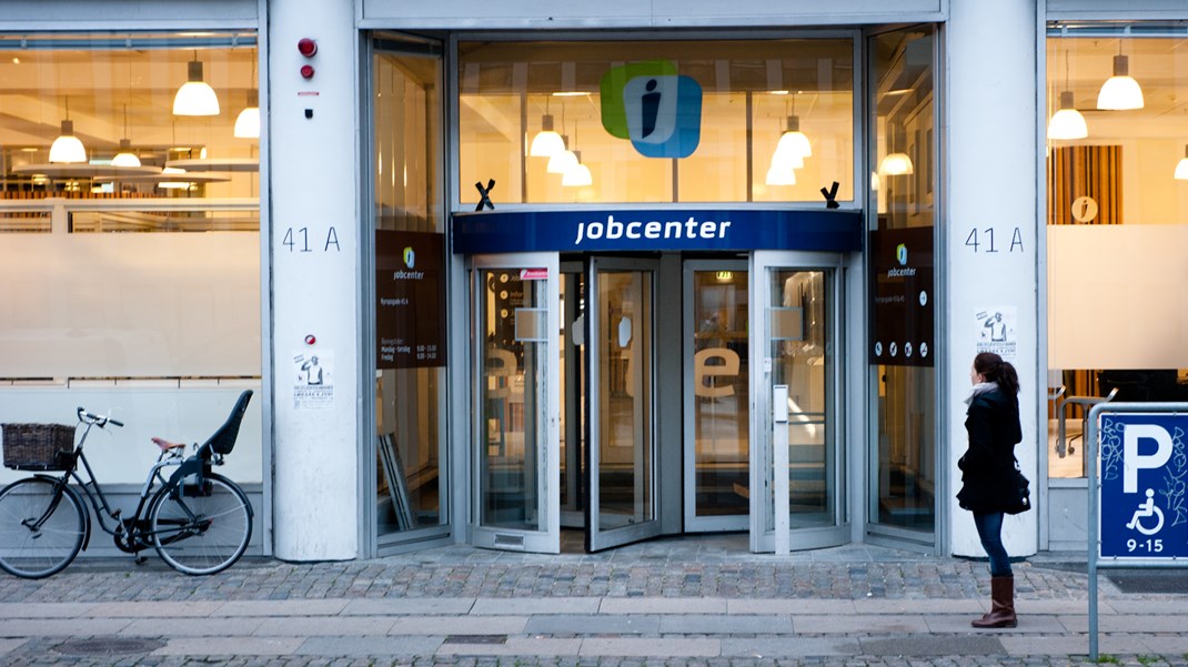 Med jobcentrene er der skabt et beskæftigelsessystem, der har til opgave at gribe stort set alle, der af den ene eller anden grund er ved at falde ud af arbejdsmarkedet, skriver Nuuradiin S. Hussein (S).