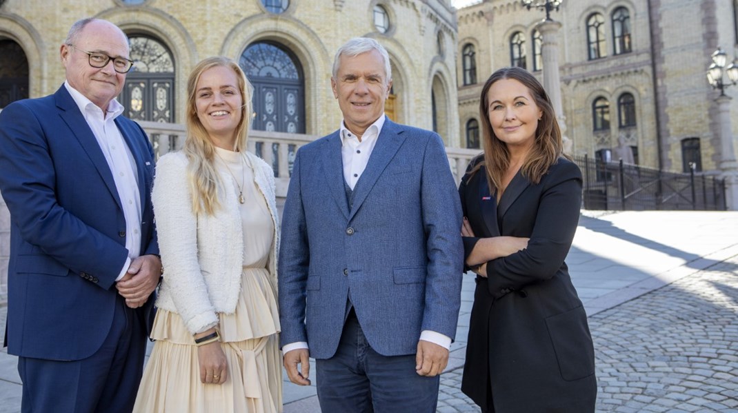 Den kommende udvidede bestyrelse for Alrow Media samlet i Oslo den 19 september 2022. Fra venstre bestyrelsesmedlem Torben Laustsen, bestyrelsesmedlem Anne Marie Kindberg,  ejer og bestyrelsesformand Rasmus Nielsen og bestyrelsesmedlem Christina Sulebakk (foto: Anne Elisabeth Næss, Altinget.no)