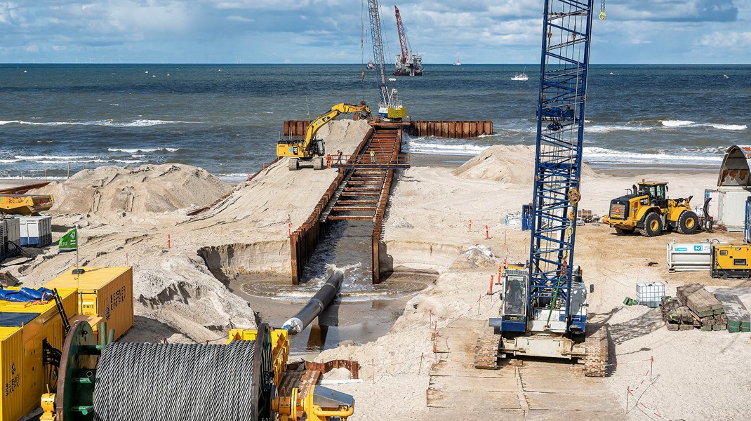 Sådan så det ud, da gasledningen Baltic Pipe i maj sidste år blev blev ført i land ved Houstrup Strand på den jyske vestkyst. 