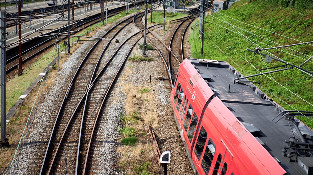 Banedanmark har fundet 172 millioner kroner til varmepakken ved at
udskyde fornyelsen af kørestrømsanlægget mellem Østerport og Holte station i ”flere år.”