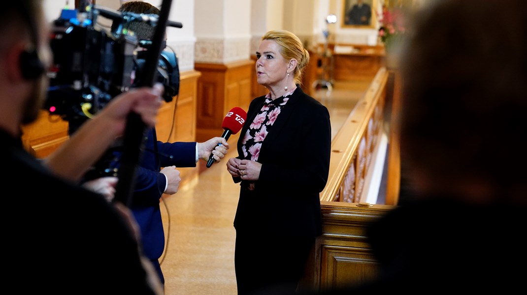 Inger Støjberg havde god tid til journalisterne, da hun tirsdag ankom til Folketingets åbning.