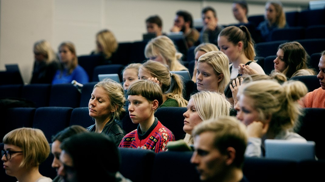 Hvis vores kandidatuddannelse kun skal være etårige, betyder det så, at vi skal fjerne praktikophold og kun fokusere på det fag-faglige, spørger professor Søren Frank.