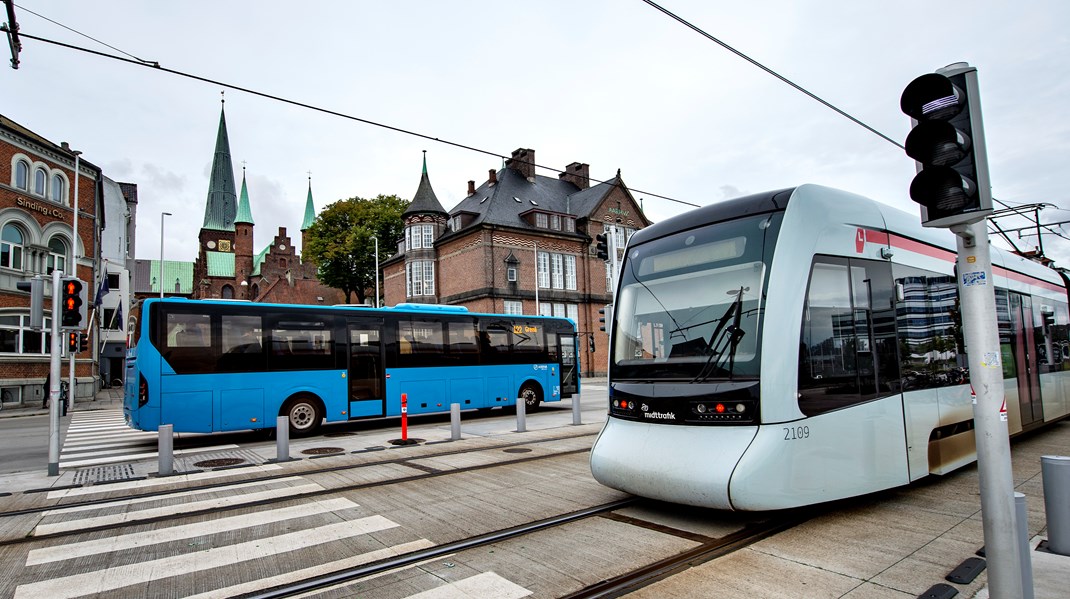 Besparelser vil udfordre mobiliteten i
landdistrikter, sammenhængen mellem land og by, fremkommeligheden i byerne og
den grønne omstilling, skriver Steen Vindum.