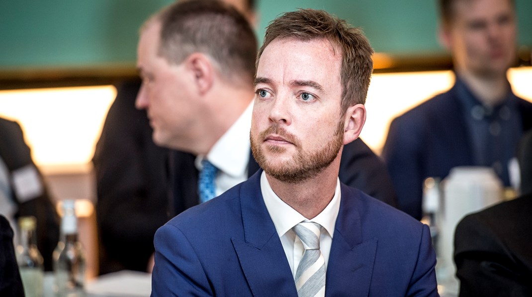 Tidligere minister Esben Lunde Larsen dropper direktørposten i den grønne tænketank World Ressources Institute. I stedet flytter han til Israel, hvor han skal studere. 