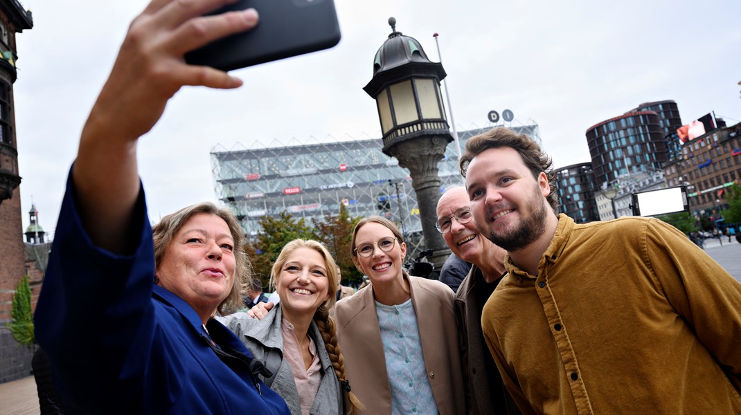 Mette Gjerskov (længst til venstre) og Carl Valentin (længst til højre) kan begge miste deres plads i Folketinget.