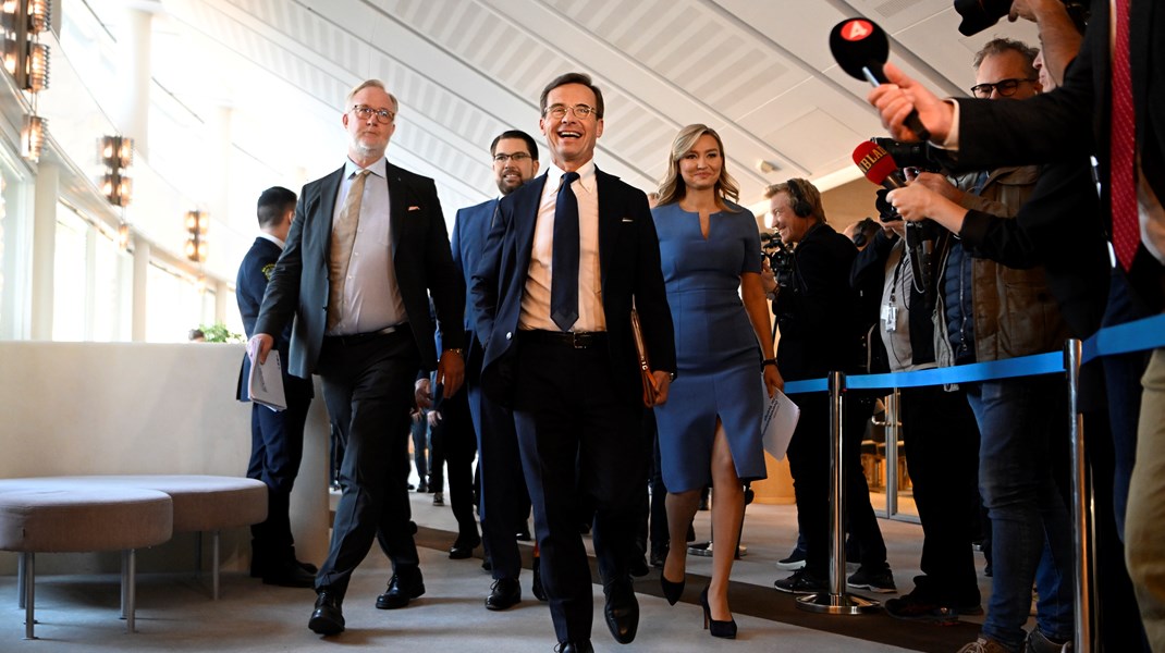 Mandag 17. oktober godkendte den svenske Riksdag formelt, at Sverige får en ny borgerlig regering med Moderaternas Ulf Kristersson i spidsen. Nu præsenterer han regeringens ministre. 