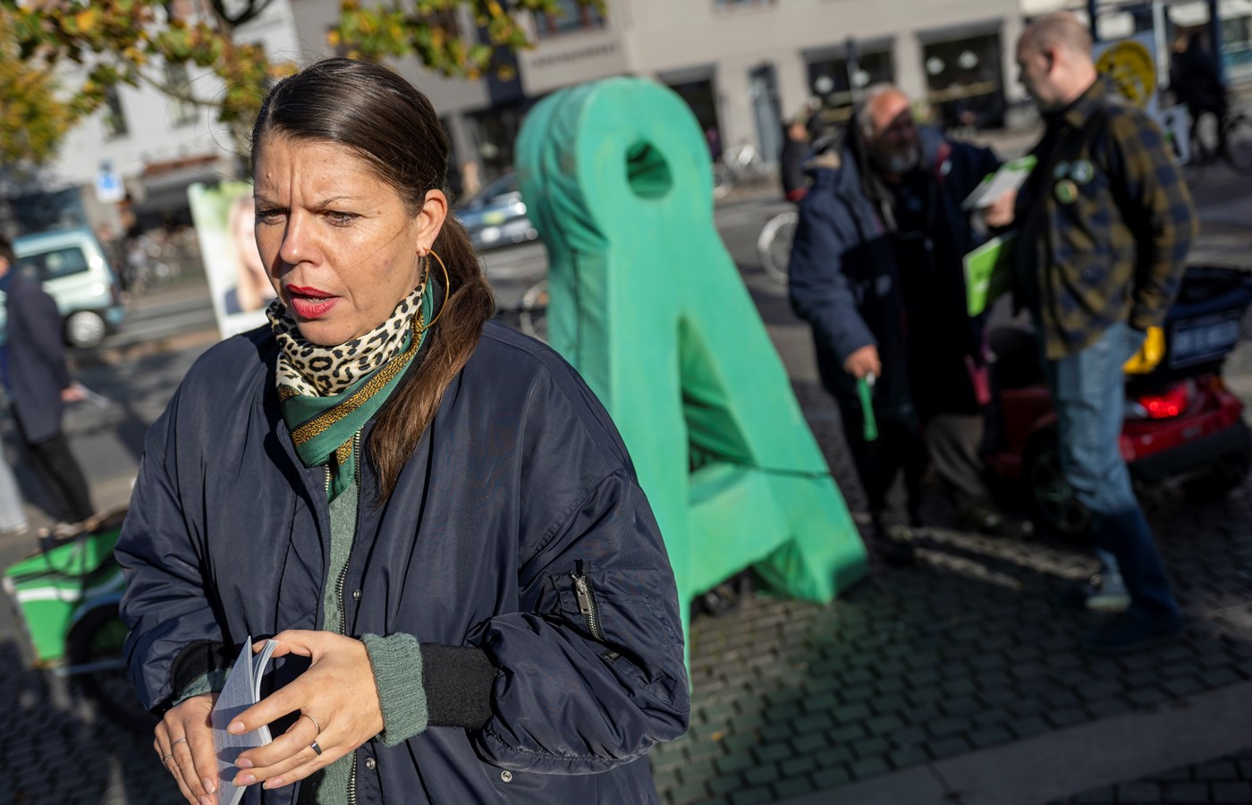 Franciska Rosenkilde har været medlem af Alternativet siden 2014, blandt andet som Kultur- og Fritidsborgmester i Københavns kommune. Inden hun gik ind i politik, arbejdede hun som kok i cateringfirmaet Picnickurven. Siden februar 2021 har hun stået i spidsen for det, hun selv kalder en ny 