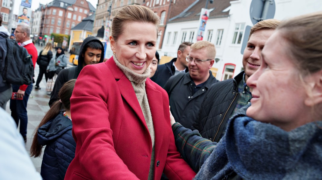 Mette Frederiksen vil give ældre danskere og almene lejere et økonomisk boost. 