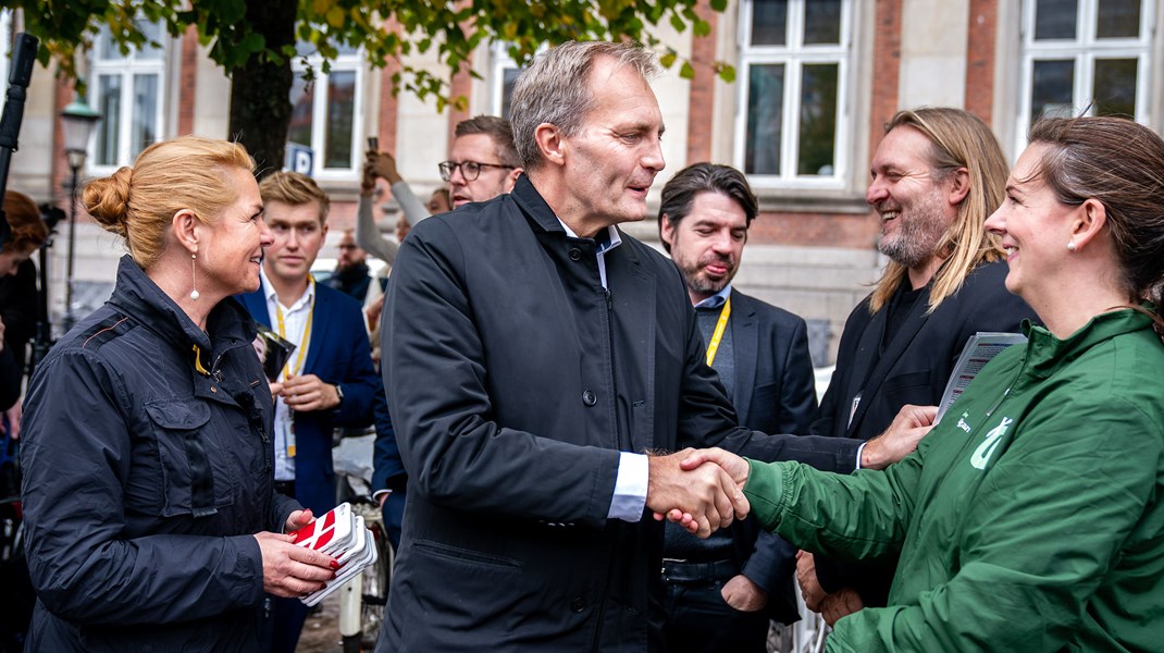 Danmarksdemokraternes politiske ordfører, Peter Skaarup, afviser Moderaternes opsparingspension. Folkepensionen er 