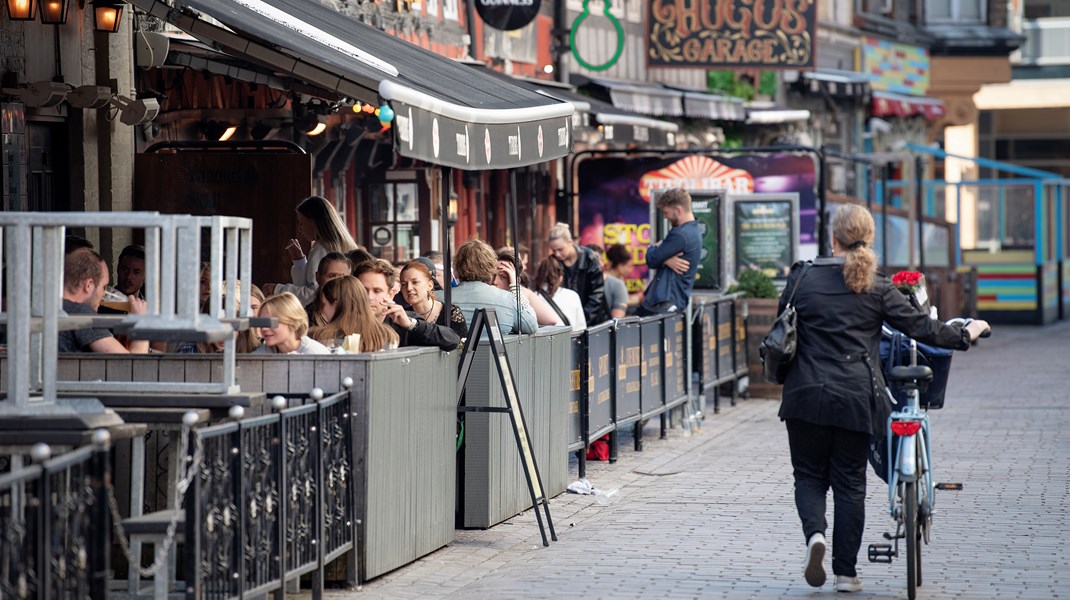 Konsekvensen af at holde HTX og HHX ude af elevfordelingen bliver, at de unges uddannelsesvalg bliver til et ”by-valg”. Her vinder store byer som Aalborg, hvor events i Jomfru Ane Gade med gratis øl og alle de rigtige modebutikker frister, skriver Carsten Hogrefe.