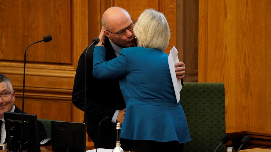 Det nye Folketing er trådt sammen for første gang. De har allerede valgt Søren Gade (V) som midlertidig formand for Folketinget. Og onsdag har et flertal allerede tilkendegivet, at de peger på Søren Gade som ny formand for Folketinget.