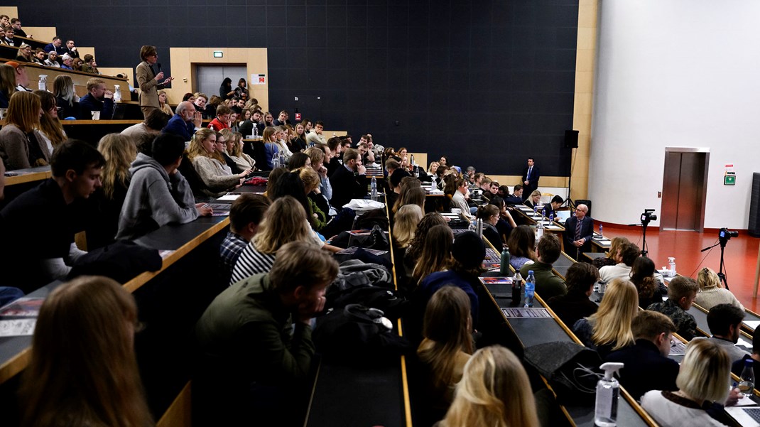 Flere udenlandske studerende øger arbejdsudbuddet, det er en god forretning og styrker dansk erhvervsliv, lyder det fra Dansk Industri, Danske Universiteter og IDA.