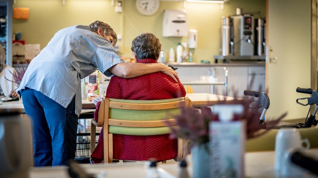 SOSU-Skoler: Skal vi sikre nok hænder i ældreplejen, kræver det resolut politisk handling 