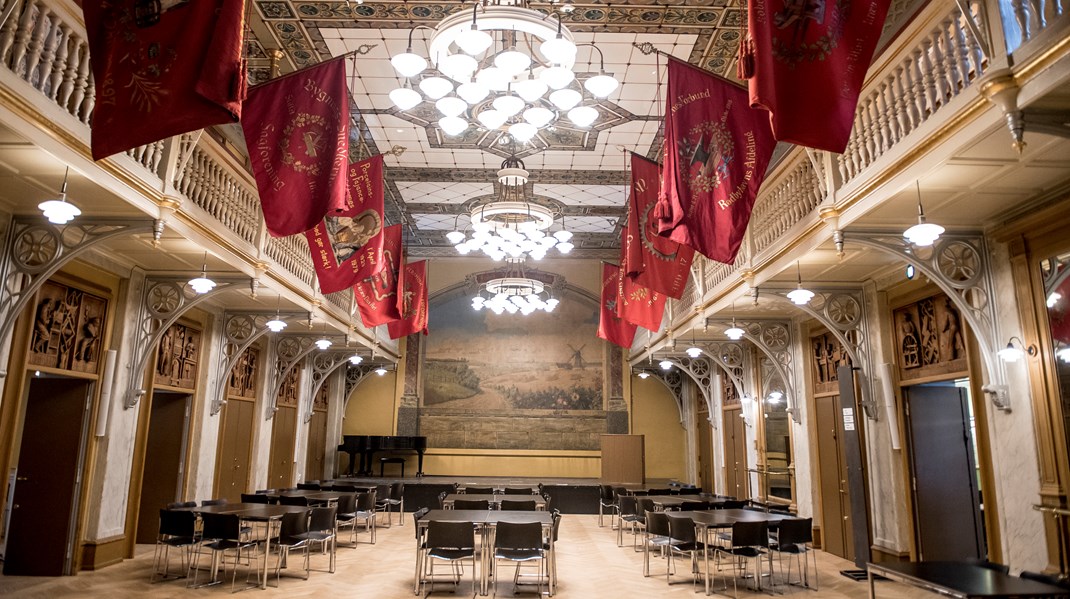 Arbejdermuseet har med undervisningstilbuddet ”Håndens arbejde” formået
at skabe en helt ny ramme for møder mellem grundskoleelever,
erhvervsskoleelever og faglærte for at øge forståelsen
for, hvilket arbejdsliv en erhvervsuddannelse giver adgang til, skriver Kristoffer Jensen og Søren Bak-Jensen.