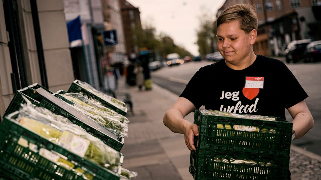 Magnus er STU-elev og har haft gode erfaringer som frivillig i Wefood. Magnus' historie er en del af baggrunden for det projekt, som nu skal udbredes til hele landet, og hvor unge med handicaps og særlige behov skal prøve kræfter som frivillige.  