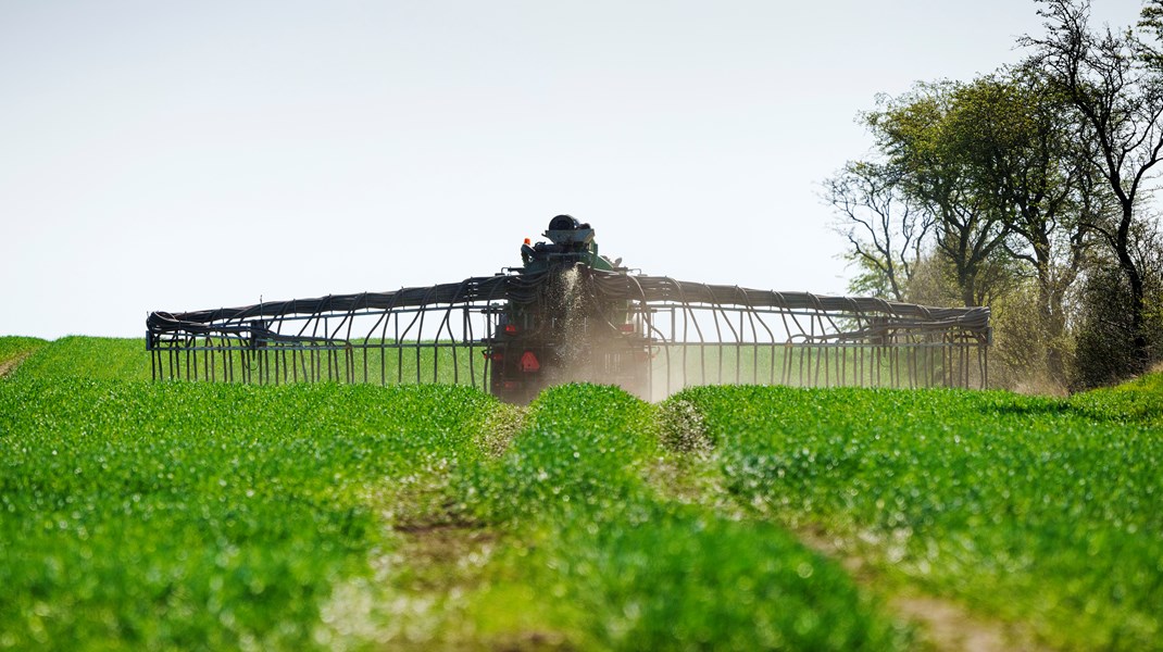 Der er mange positive afledte effekter ved at tænke beskyttelse af drikkevandet ind i forhandlingerne om CO2-afgifter på landbruget, skriver Lasse Frimand Jensen. 