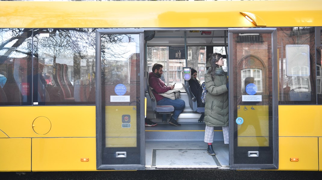 Busserne er ikke tomme, og man kan ikke reducere
den kollektive bustrafik, uden at det kommer til at gå ud over mange
passagerer, skriver Lasse Repsholt. 