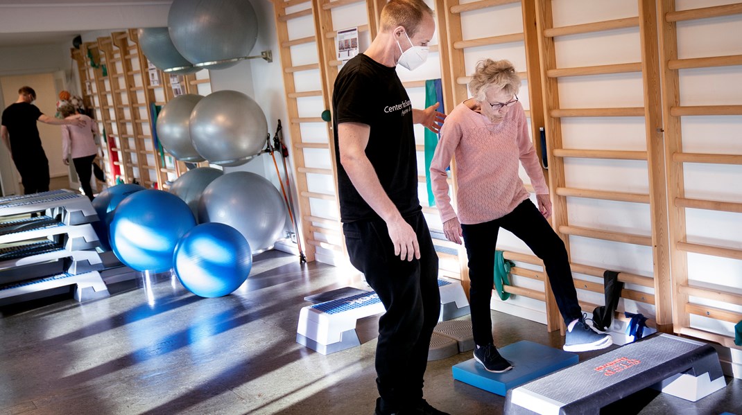 Det kan få langvarige og sundhedsskadelige konsekvenser for nogle af patienterne, når deres vederlagsfri fysioterapi udløber resten af december, skriver Mette Bryde Lind.