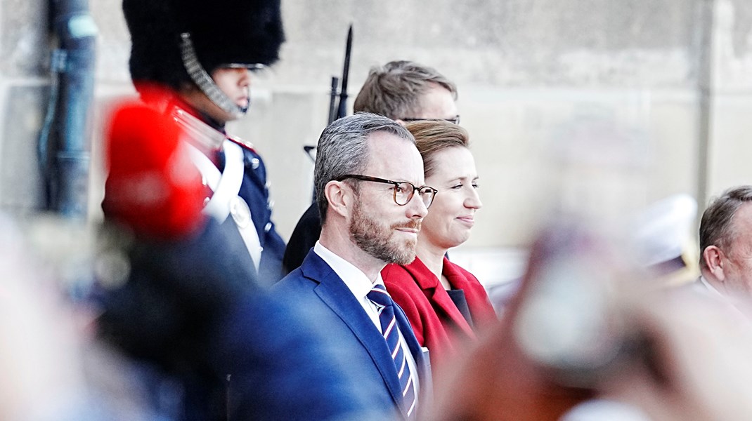 Se ministeroverdragelsen i Forsvarsministeriet