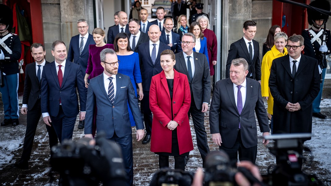 Mette Frederiksen præsenterede torsdag formiddag sine ministre på Amalienborg slotsplads.