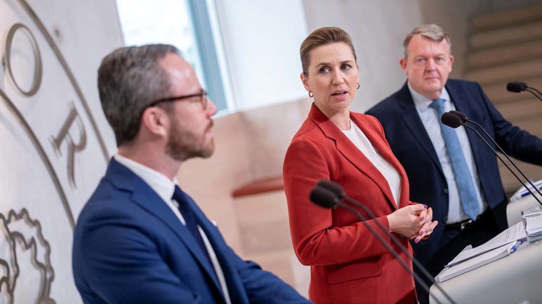 Oprindeligt ville Socialdemokratiet finde tre milliarder kroner i ekstra lønpose til udvalgte offentligt ansatte i det økonomiske råderum. Nu vil den nye SVM-regering hente alle pengene på besparelser i kommuner og regioner.