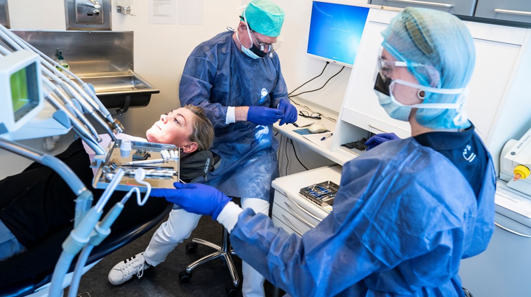 Der er brug for en borgerrettet tandpleje, hvor tandlægerne specialiserer sig i komplicerede behandlinger, og tandplejere forebygger og diagnosticerer, skriver Elisabeth Gregersen og Kim Rix.