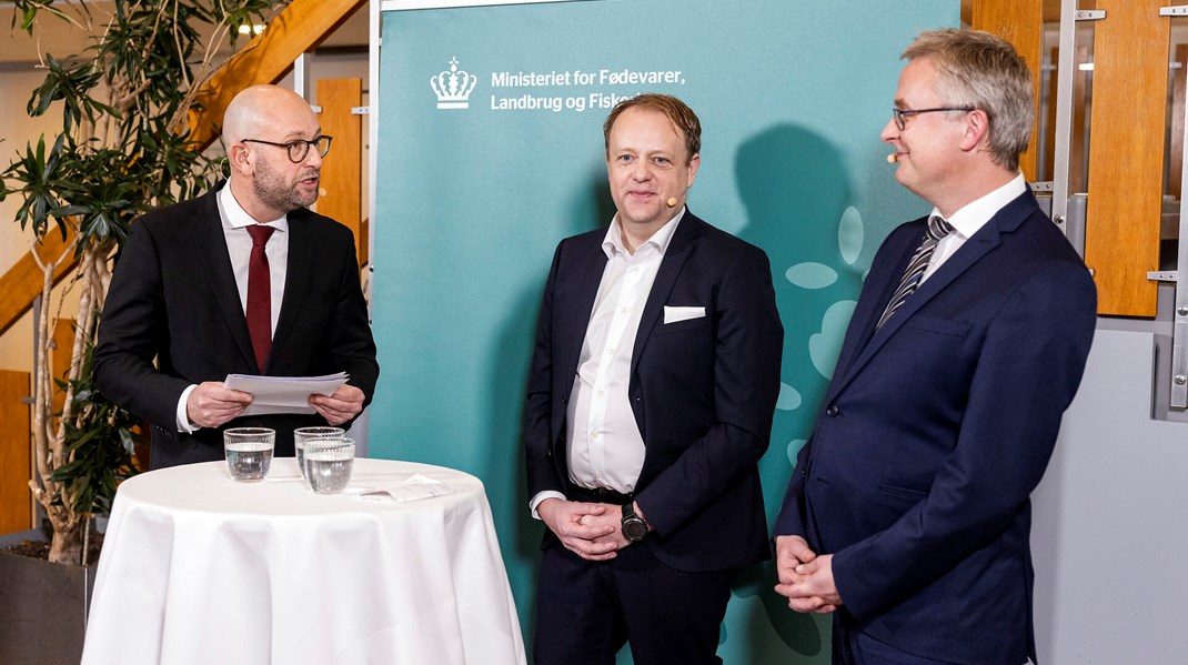 Ministeriet for Fødevarer, Landbrug og Fiskeri får ny adresse. Her overdrager Rasmus Prehn (S) ministerposten til Jacob Jensen (V) i lokalerne på Slotsholmsgade. 