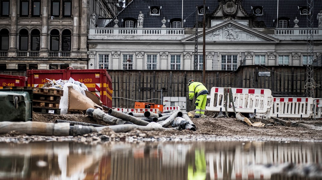 Over 65 procent af byggevirksomhederne i København svarer, at de er utilfredse med den service, som de får i forbindelse med sagsbehandlingen af en byggetilladelse, skriver Mads Raaschou.